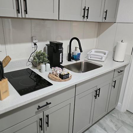 Serenity - Guest House In Спринг Хил Екстериор снимка