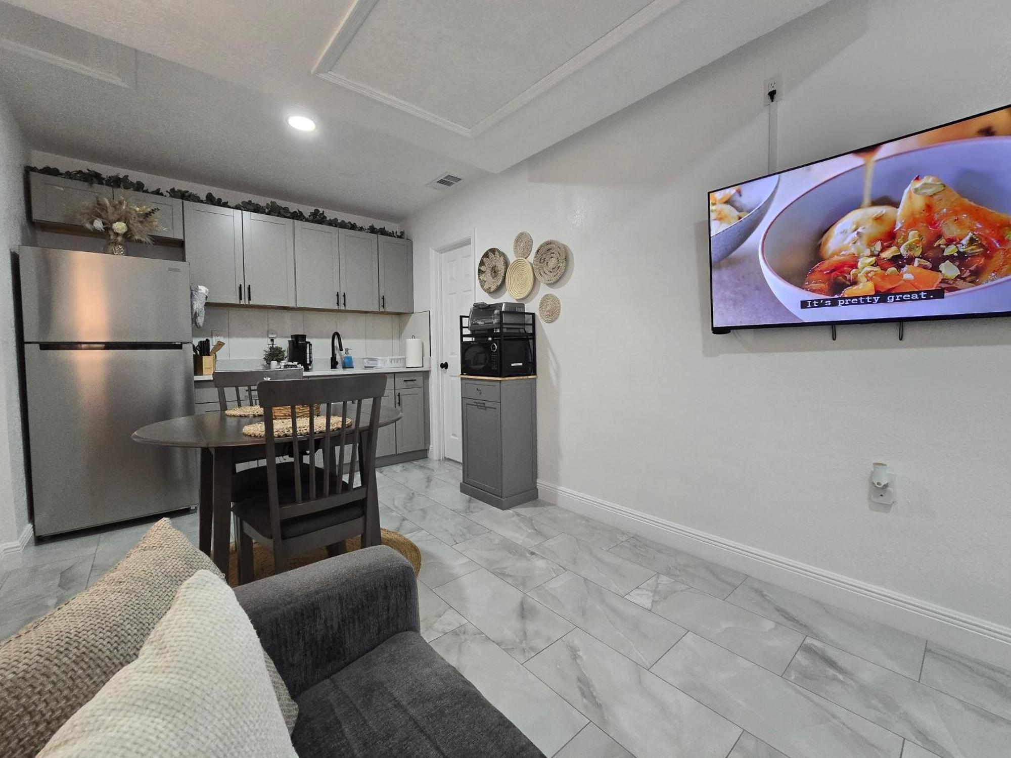Serenity - Guest House In Спринг Хил Екстериор снимка