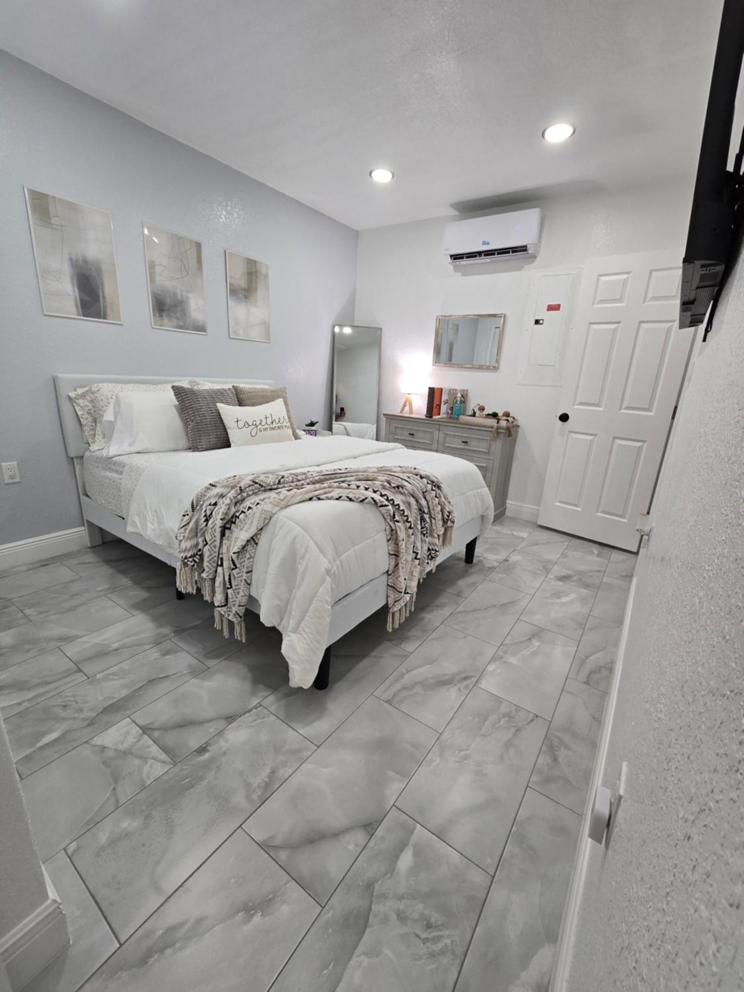 Serenity - Guest House In Спринг Хил Екстериор снимка
